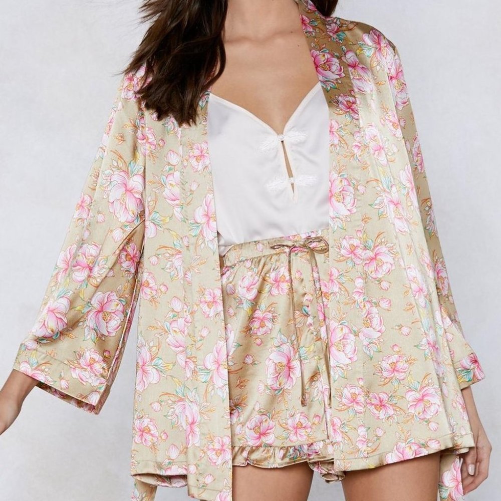 🌺HP!🌺 NWT Nasty Gal "It Stems From You" Gold Floral Kimono/Robe - US 8/Medium